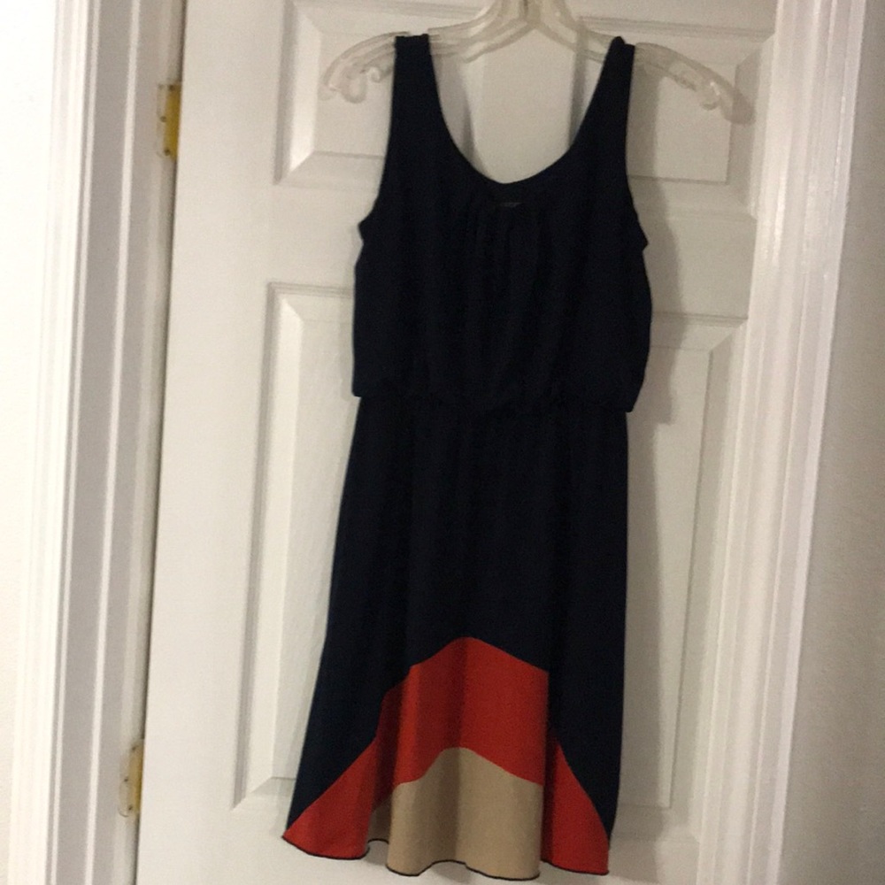Short sleeved dress. In great condition. Navy blue, orange and tan. Size 8
